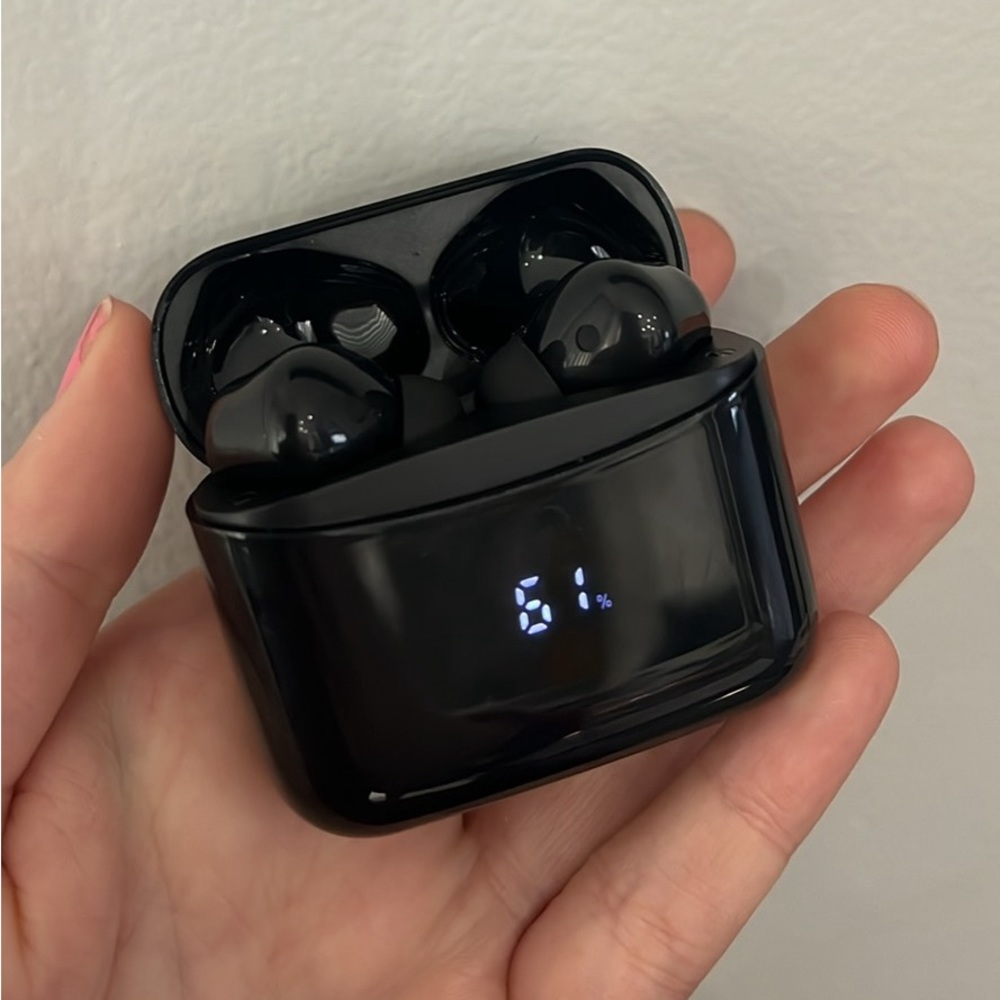 Wireless earbuds